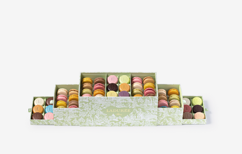 COFFRET DE 32 MACARONS ET 18 EUGÉNIE "PODIUM"