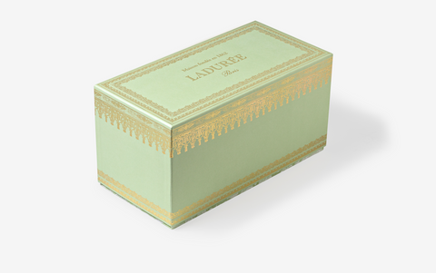 COFFRET DE 32 MACARONS ET 18 EUGÉNIE "PODIUM"
